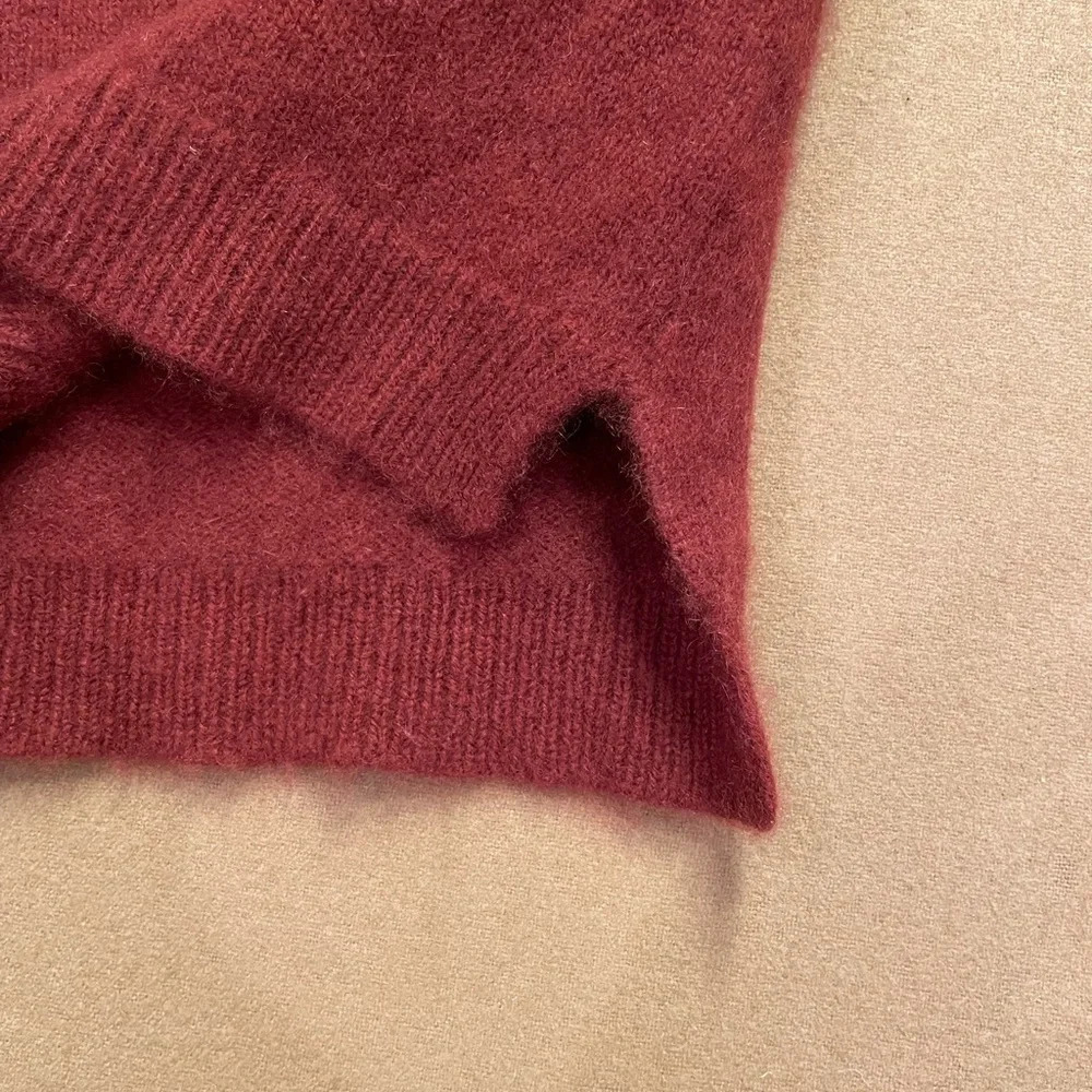 Saks Fifth Avenue Cold Shoulder Cashmere Sweater Size Medium - Picture 9 of 12